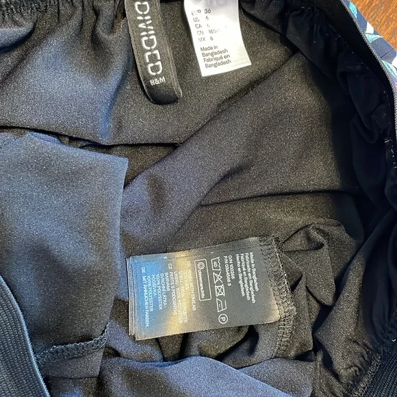 H&M Divided-flower maxi skirt-beautiful flower print- 2 slits-perfect condition - Picture 6 of 6